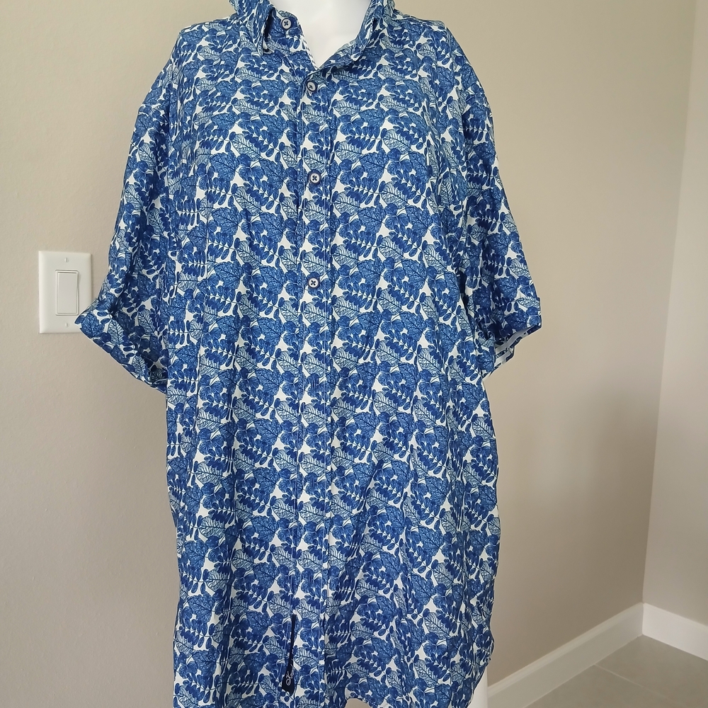 Robert Graham Blue and White Casual Button Down Shirt
